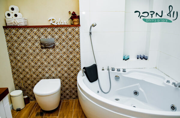 2 לילות באמצ"ש ע"ב BB בסוויטת "אגם" בצימר נוף מדבר בירוחם