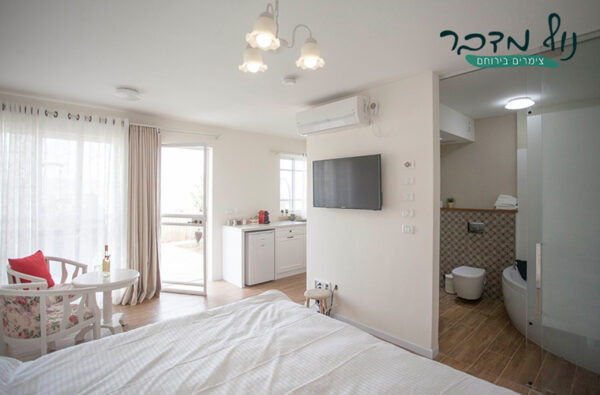 לילה זוגי בסופ"ש בסוויטה "אגם" בצימר נוף מדבר בירוחם